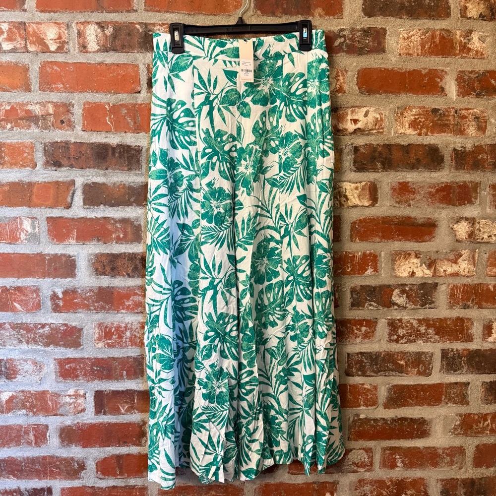 Francesca's Collections White & Green Wide Leg Pants - Tropical Print